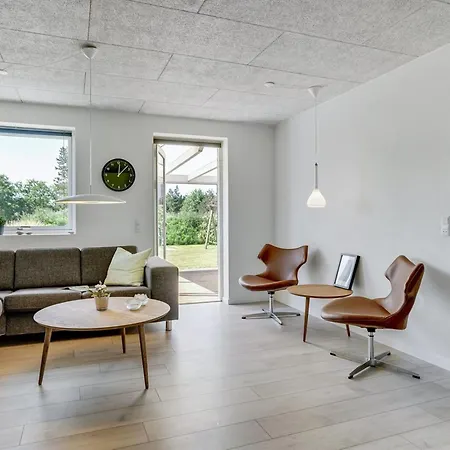 Sunna - 500m From The Sea By Interhome *
