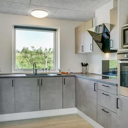 Sunna - 500m From The Sea By Interhome