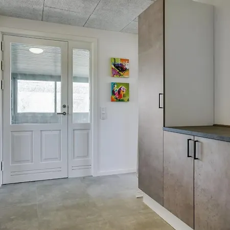 Sunna - 500m From The Sea By Interhome