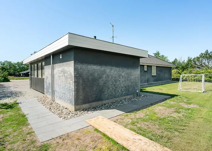 Sunna - 500m From The Sea By Interhome