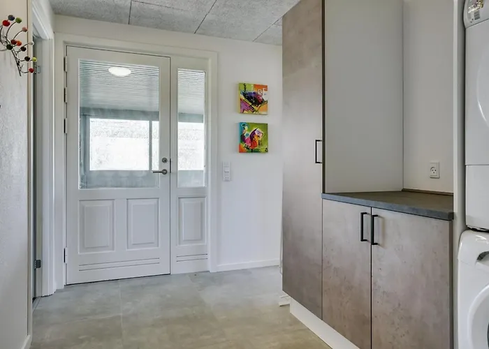 Sunna - 500m From The Sea By Interhome