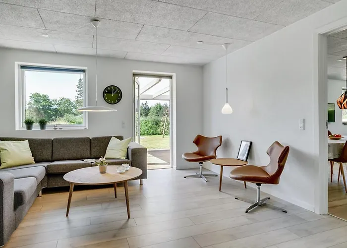 Sunna - 500m From The Sea By Interhome *