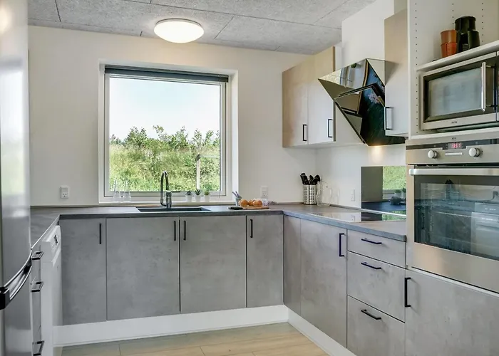 Sunna - 500m From The Sea By Interhome